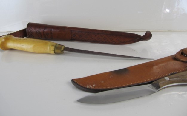 lot 53 image: Vintage Hunting & Fishing Knives Including Nice GROHMANN Trout & Bird Knife