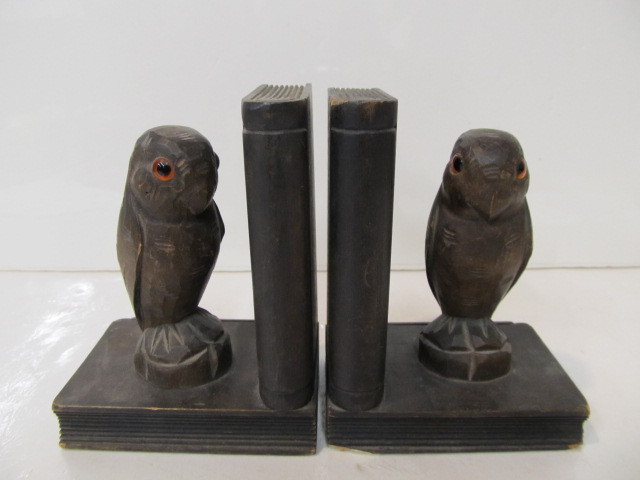 lot 64 image: Set of Vintage Carved Wooden Bird Bookends