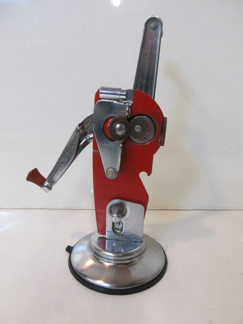 lot 93 image: Vintage DAZEY Vacumatic Can Opener