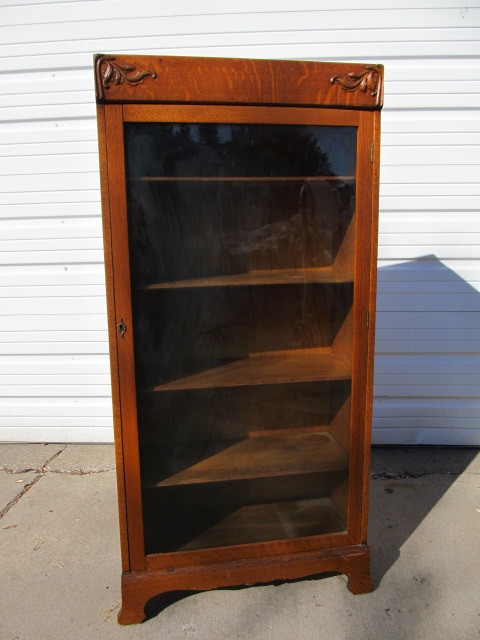 lot 126 image: Antique Oak Shelf Cabinet wGlass Door