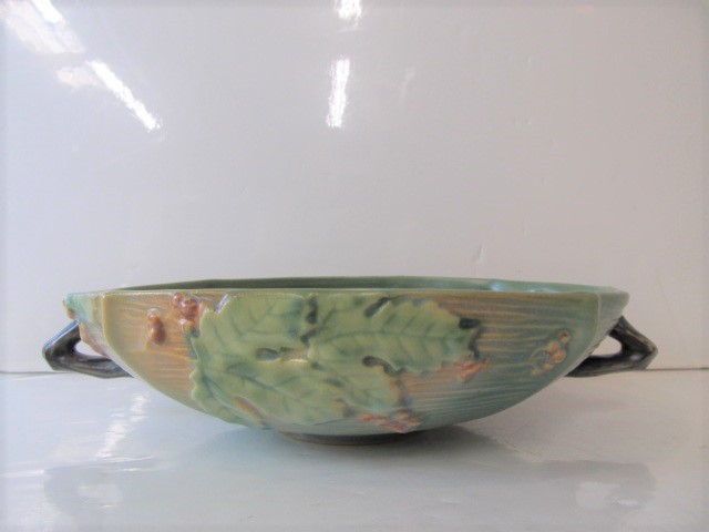 lot 161 image: Beautiful Roseville Pottery Bushberry Console Bowl Tray Handled 414-10