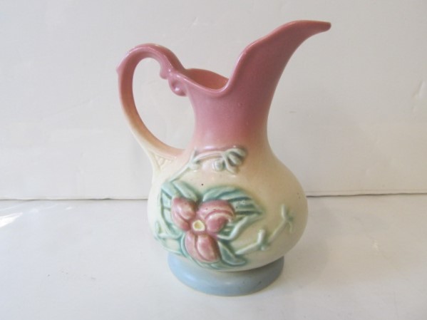 lot 162 image: Nice HULL ART U.S.A. Wildflowers Small Pitcher W-2
