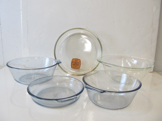 lot 164 image: Vintage Early Clear PYREX with Original Label and PYREX FLAMEWARE