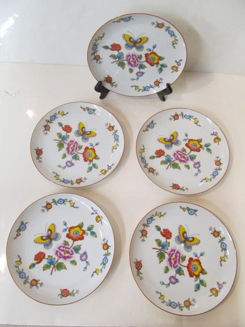 lot 167 image: Beautiful Estee Lauder Chinoiserie Porcelain Collection Small Plates