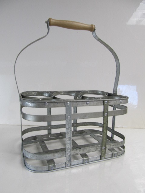 lot 174 image: Primitive Galvanized Bottle Carrier
