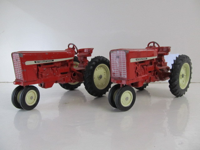 lot 169 image: Pair of Vintage Ertl International Harvester Diecast Tractors