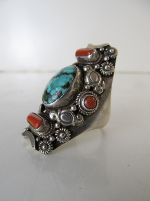 lot 5 image: Large Vintage Southwestern Sterling Silver Turquoise & Red Coral Ring - Size 9.5