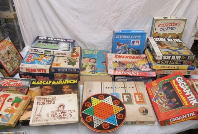 lot 175 image: Large Lot of Assorted Vintage Board Games
