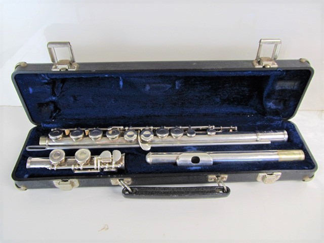 lot 184 image: Vintage ARMSTRONG Flute wCase