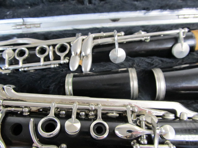 lot 186 image: Vintage VITO Clarinet wCase