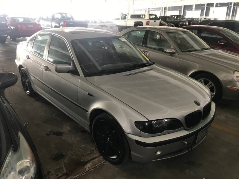 lot 7 image: 2005 BMW 330xi