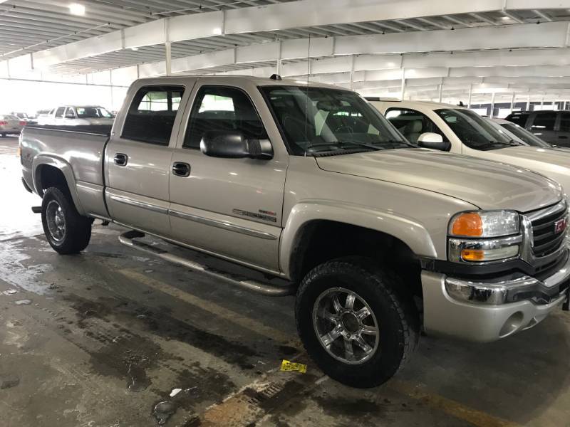 lot 8 image: 2005 GMC Sierra 2500HD Duramax Diesel 4x4
