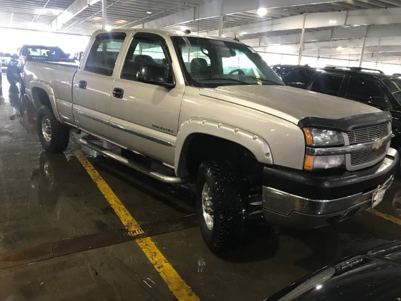 lot 10 image: 2004 Chevrolet Silverado 2500HD LT 4x4