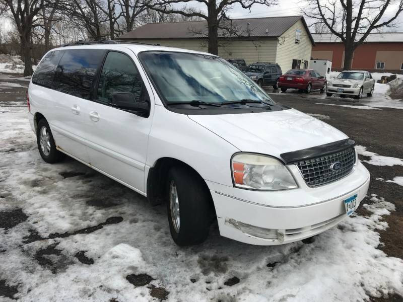 lot 14 image: 2005 Ford Freestyle SEL