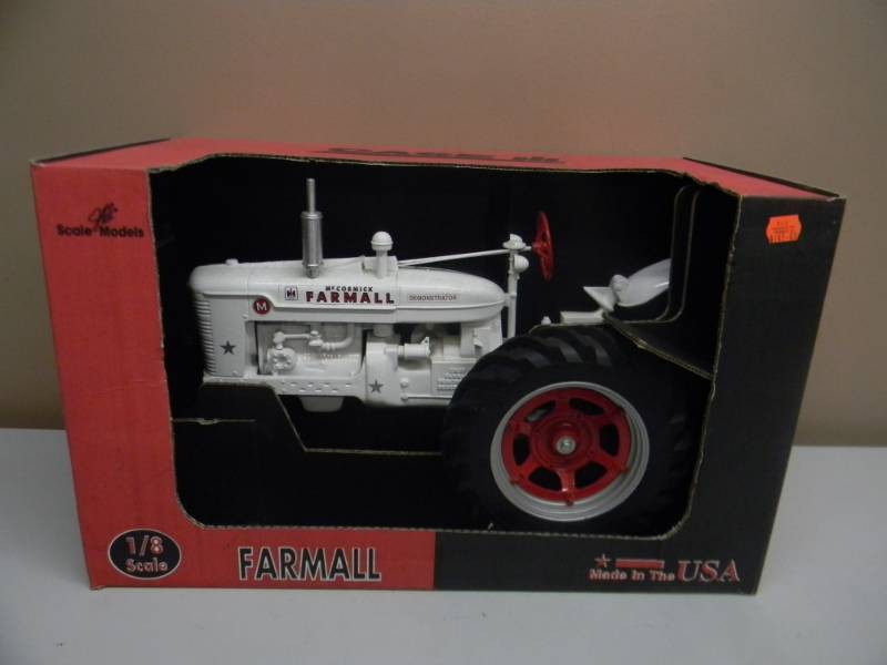 lot 3 image: RARE - CASE IH McCORMICK FARMALL M - DEMONSTRATOR DECEMBER 2000 - 18 SCALE TRACTOR - SCALE MODELS - IN BOX - SEE PICTURES