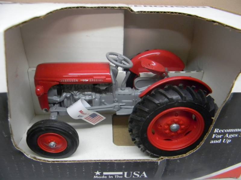 lot 16 image: COUNTRY CLASSICS BY SCALE MODELS FERGUSON 35 SPECIAL TRACTOR 116 SCALE - RARE - NEW IN BOX - SEE PICTURES
