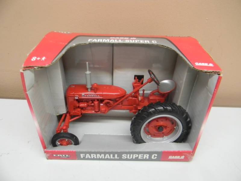 lot 19 image: ERTL IH McCORMICK FARMALL SUPER C TRACTOR - 116 SCALE - NEW IN BOX - SEE PICTURES