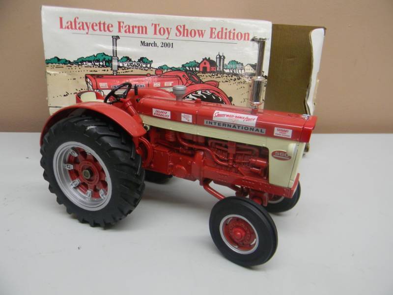 lot 20 image: ERTL LAFAYETTE FARM TOY EDITION INTERNATIONAL 560 DEMONSTRATOR 116 SCALE - NEW IN BOX - SEE PIOCTURES