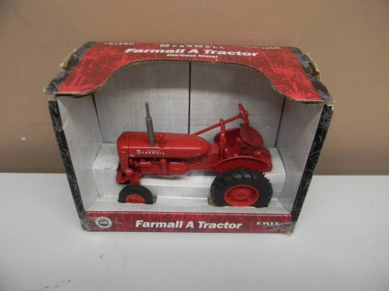 lot 21 image: ERTL IH McCORMICK FARMALL A TRACTOR - 116 SCALE - NEW IN BOX - SEE PICTURES
