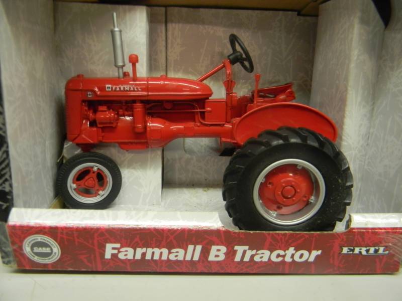 lot 22 image: ERTL IH McCORMICK FARMALL B TRACTOR - 116 SCALE - NEW IN BOX - SEE PICTURES