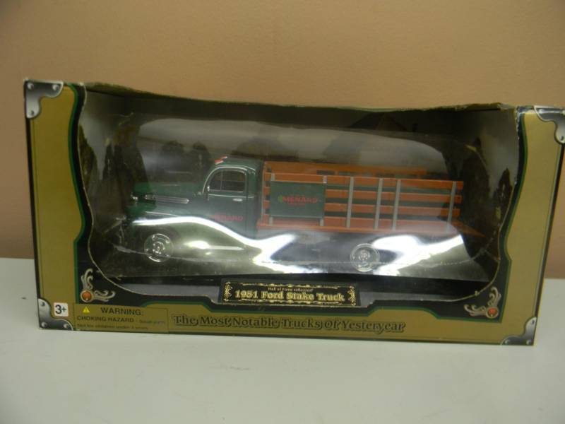 lot 28 image: 125 SCALE HALL OF FAME COLLECTION 1951 FORD STAKE TRUCK - DIE CAST - NEW IN BOX - SEE PICTURES