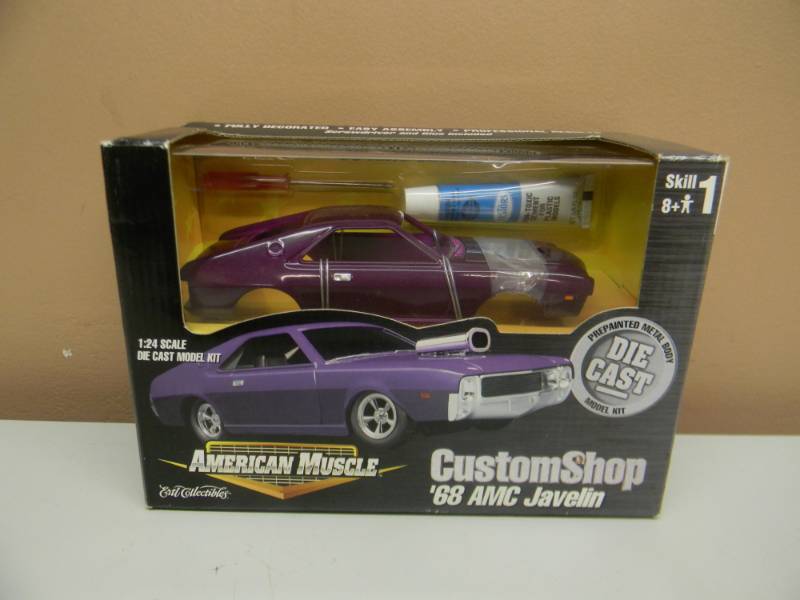 lot 41 image: AMERICAN MUSCLE 68 AMC JAVELIN 124 SCALE DIE CAST MODEL KIT - NEW IN BOX - SEE PICTURES