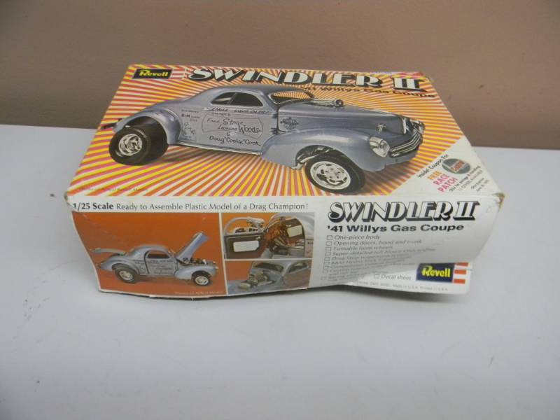 lot 46 image: RARE VINTAGE 1970 REVELL 125 SCALE SWINDLER II 41 WILLYS GAS COUPE - ALL PARTS, STICKER APPEAR TO BE IN BOX - SEE PICTURES