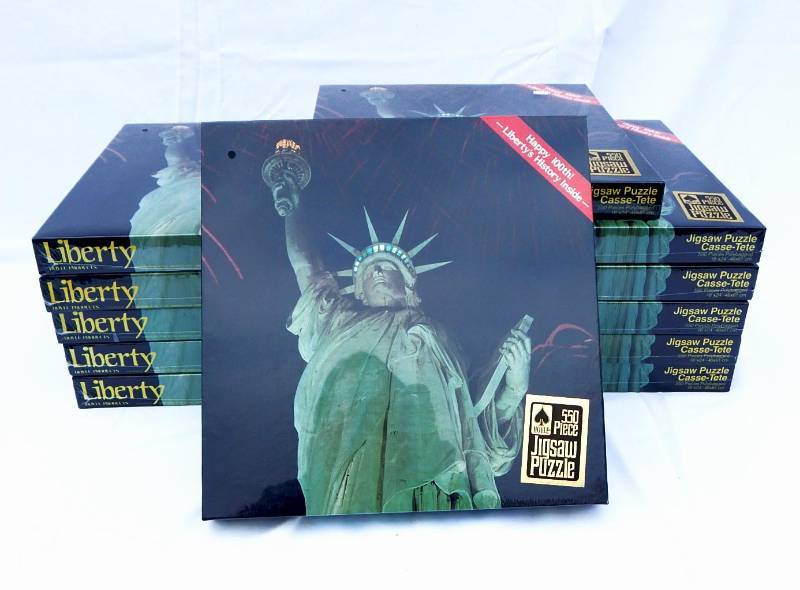 lot 15 image: Lot of Vintage Hoyle Statue of Liberty 100th Anniversary Puzzles