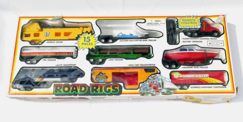 lot 51 image: Road Rigs Remote Control Tractor Trailer Set