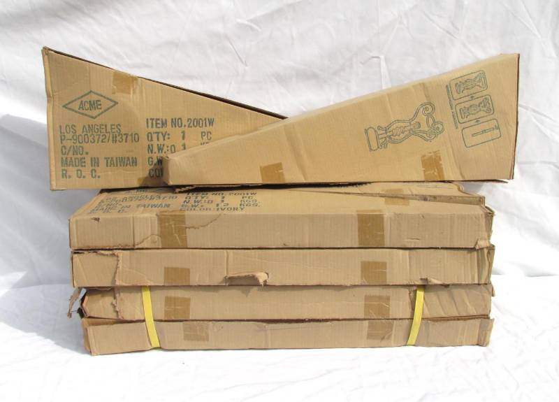 lot 28 image: Lot of 10 New Metal Plant Stands
