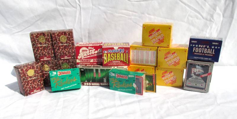 lot 56 image: Large Lot of Vintage Baseball and Football Cards