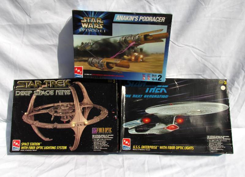 lot 57 image: Lot of Star Trek and Star Wars Model Kits
