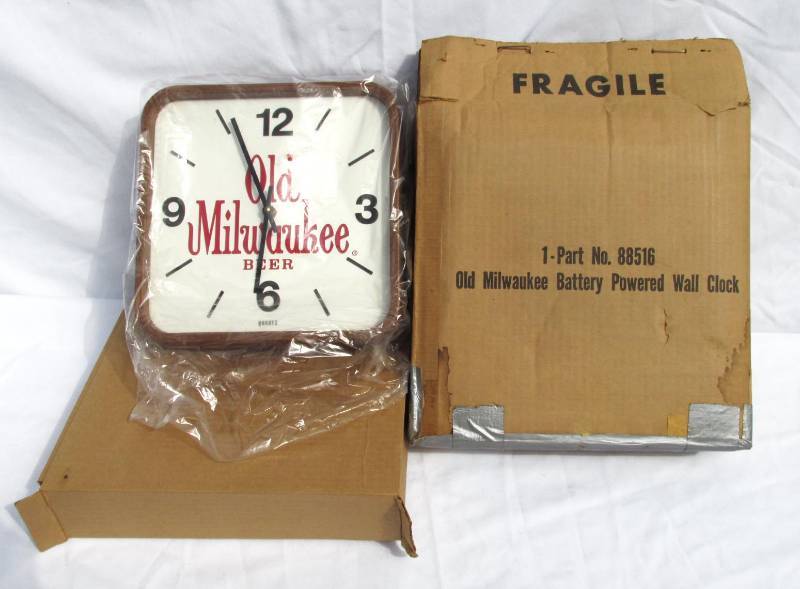 Vintage 1982 Old Milwaukee Beer Clock We Need Space Auction 1 Vintage New Clothing And Accessories Collectibles Advertising Reseller Lots And Much More K Bid