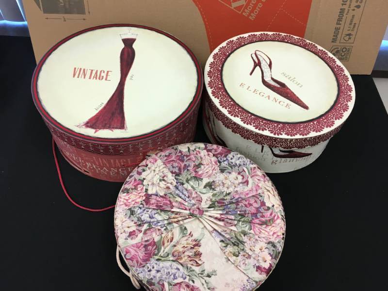 lot 5 image: Lot of (3) Circle Hat boxes