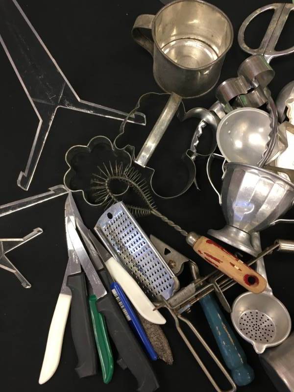 lot 7 image: Large lot of vintage kitchen items. ANTIQUES