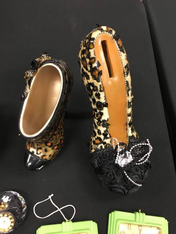 lot 10 image: Porcelain Decor and Coin Banks.