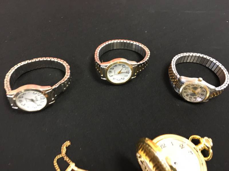 lot 25 image: Large lot of watches