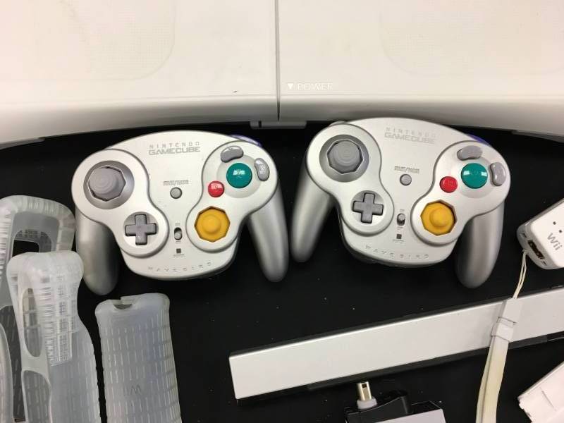 lot 39 image: Gaming equipment