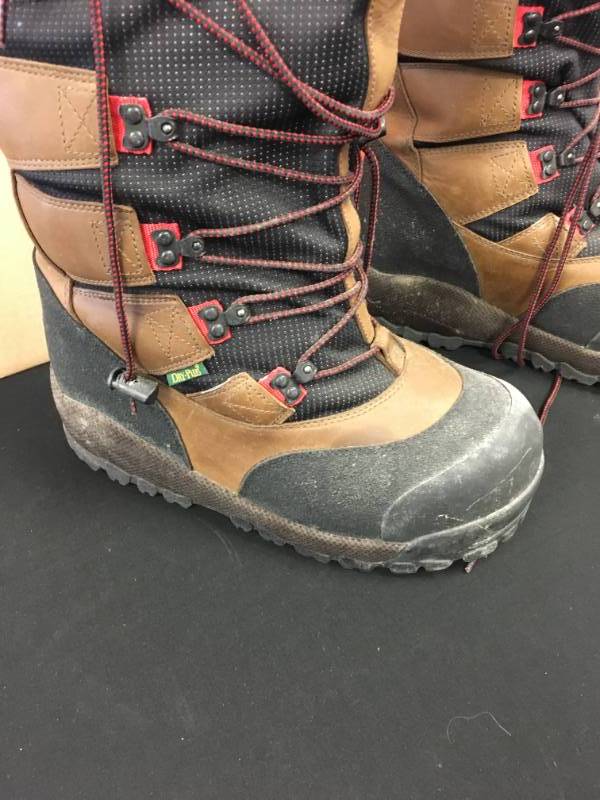 lot 40 image: Cabelas Mens Boots