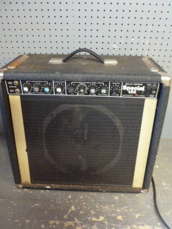lot 2 image: Peavey Guitar Amp