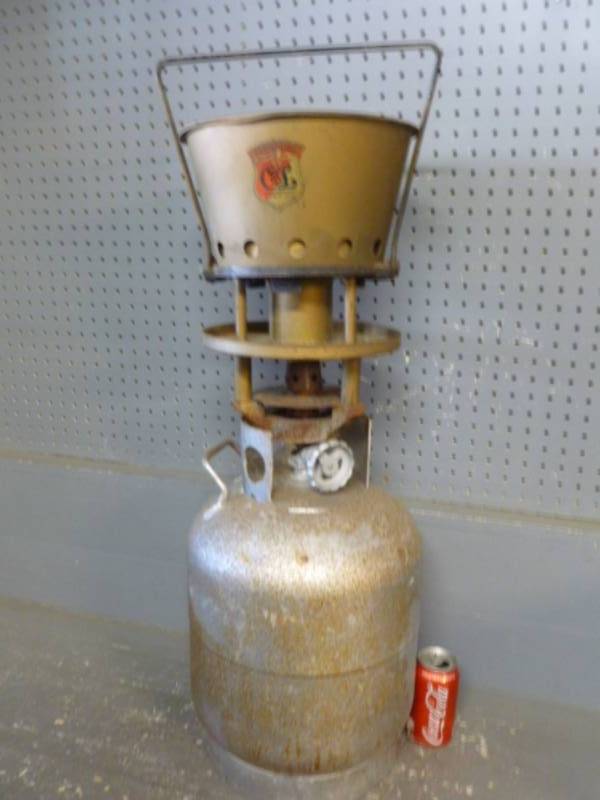 lot 6 image: Vintage Smelting Pot