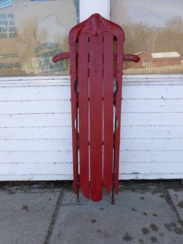 lot 9 image: Vintage Runner Sled