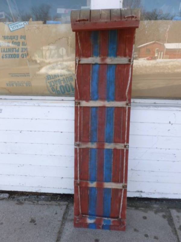 lot 10 image: Vintage Toboggan Sled