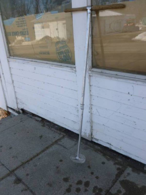 lot 17 image: Vintage Post Hole Digger