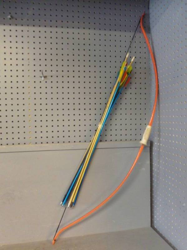 lot 28 image: Vintage Kids Bow