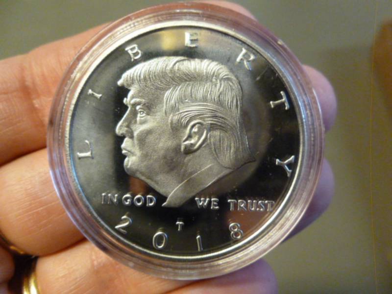 lot 42 image: Collector Coin