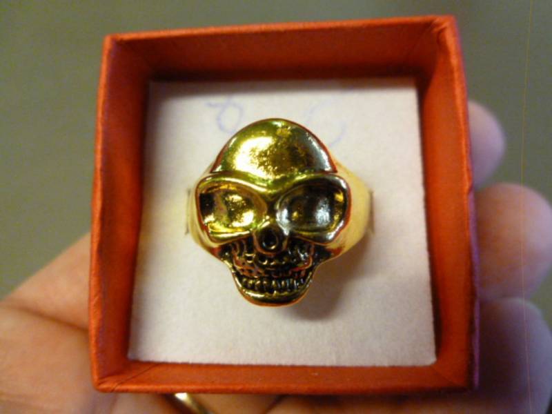 lot 47 image: Mens Ring