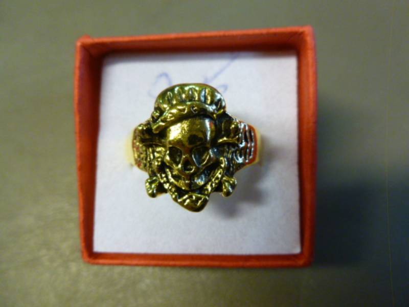 lot 48 image: Mens Ring