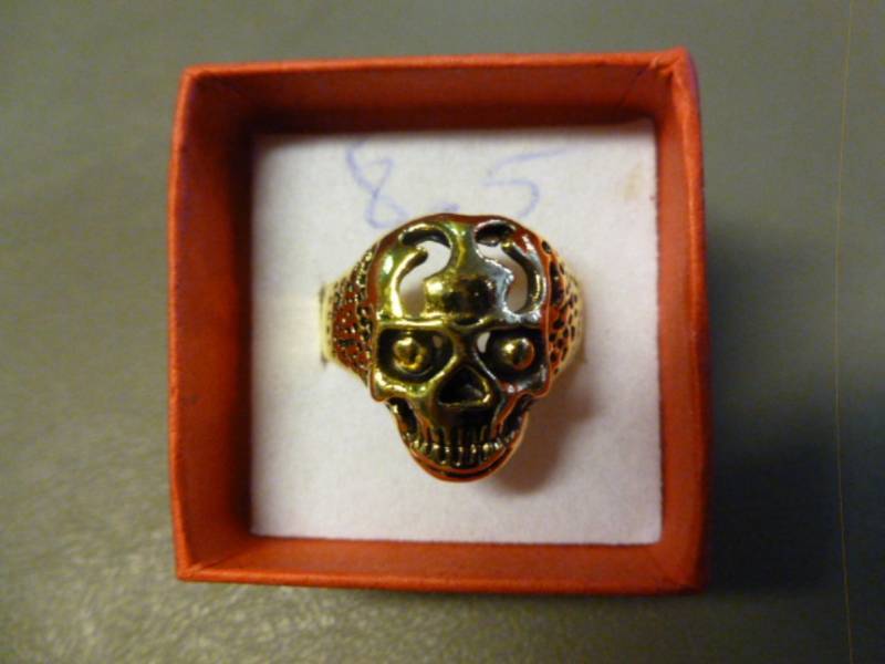 lot 49 image: Mens Ring