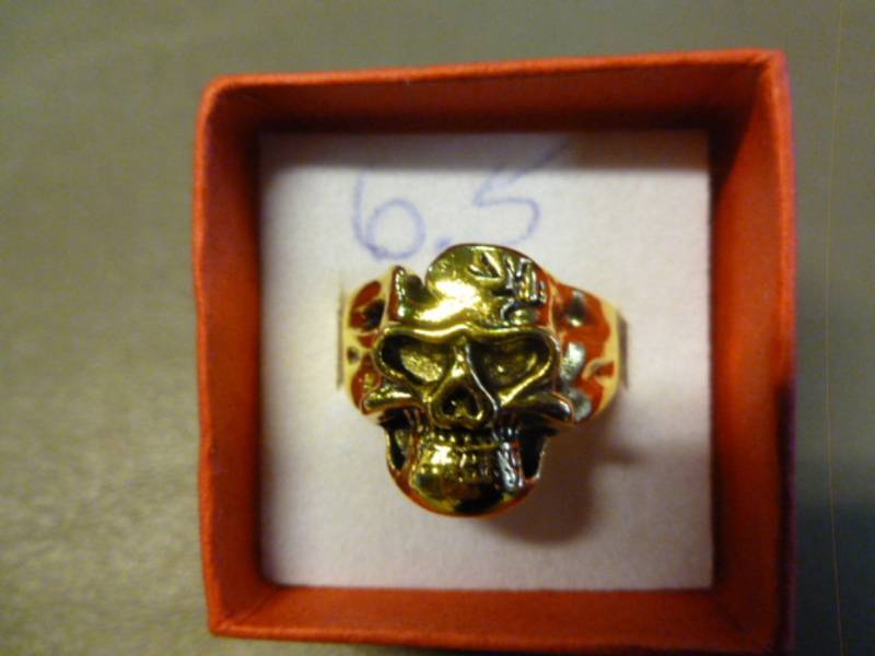 lot 51 image: Mens Ring